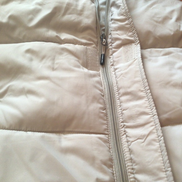 New Balance Puffer Quilted Vest With Hood - Picture 4 of 8